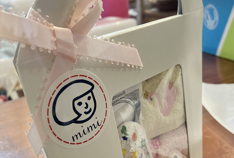 オーダーメイドでカスタマイズしたmimi刺繍の出産祝いギフト